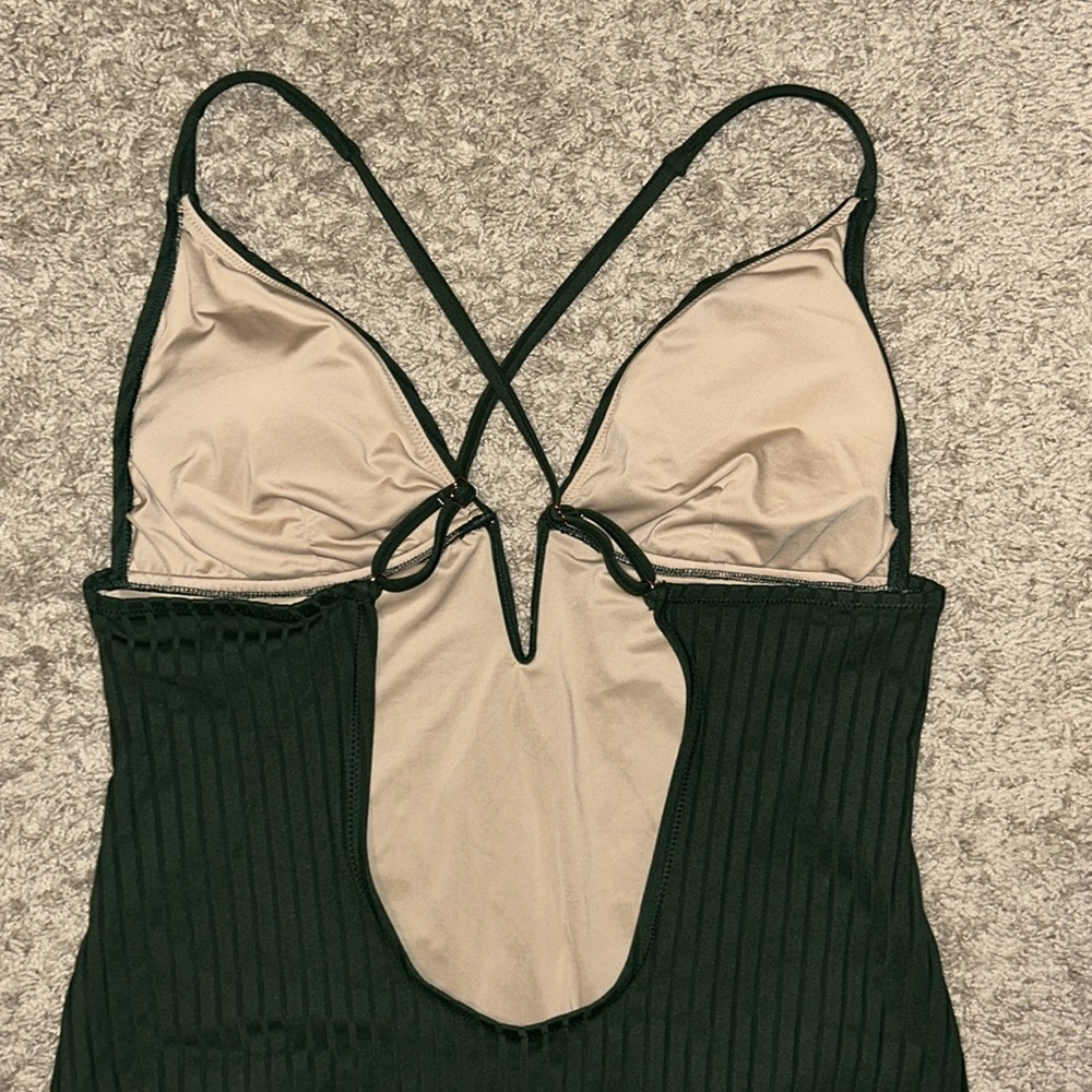 Women'sRibbed Plunge Front V-Wire One
Piece Swimsuit - Shade & Shore - Picture 8 of 10